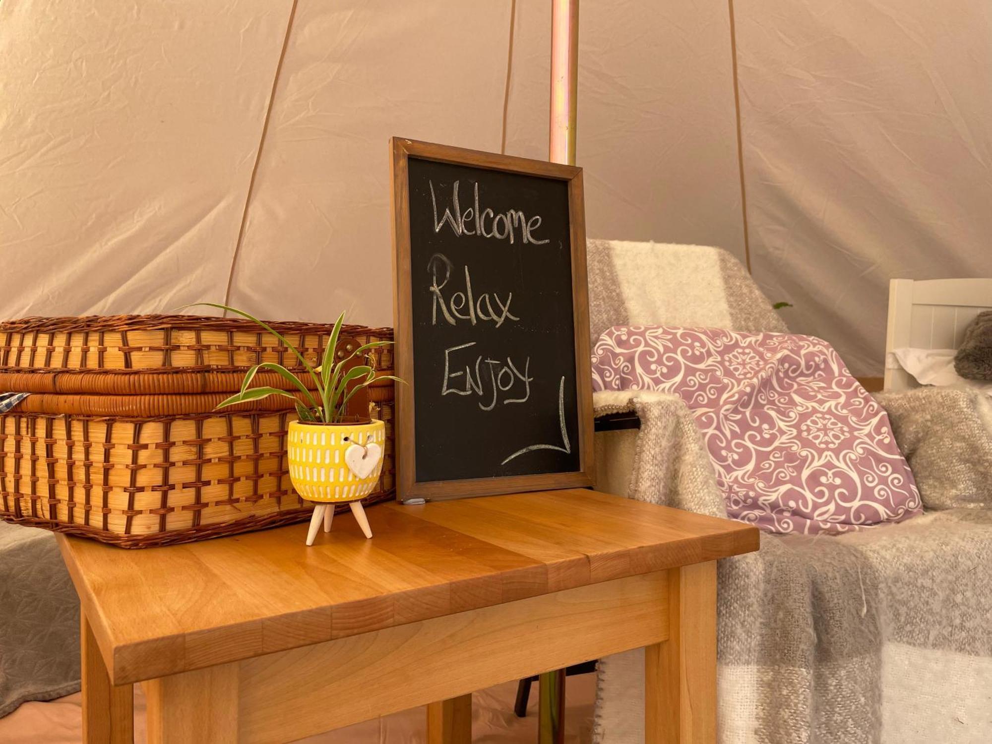Trevena Cross Glamping & Camping ヘルストン エクステリア 写真