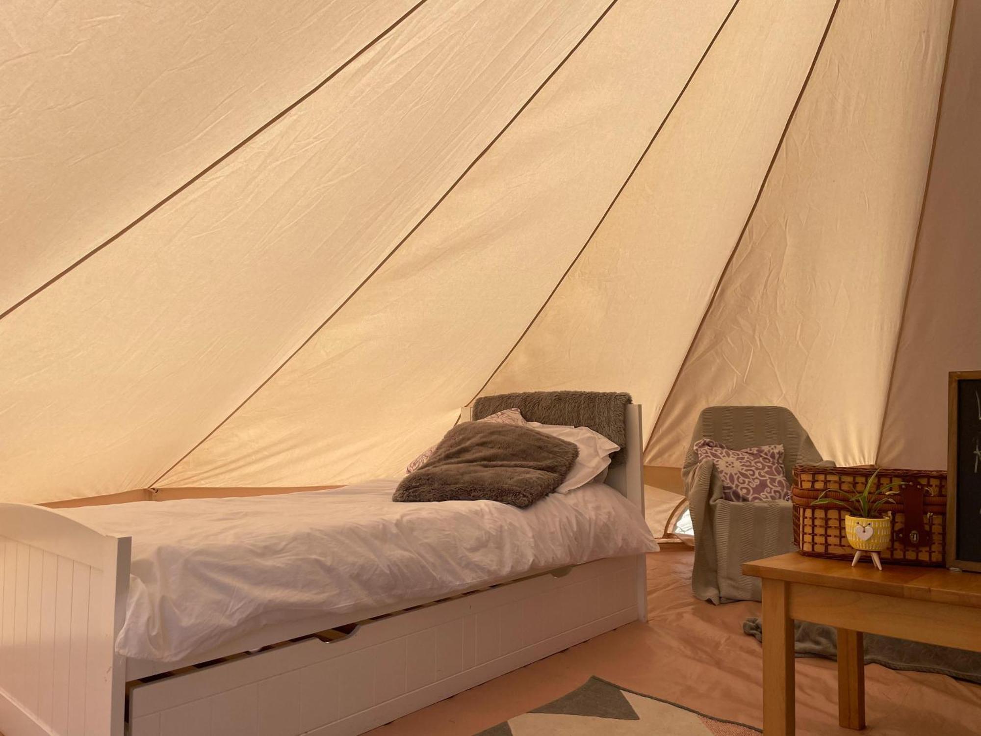 Trevena Cross Glamping & Camping ヘルストン エクステリア 写真