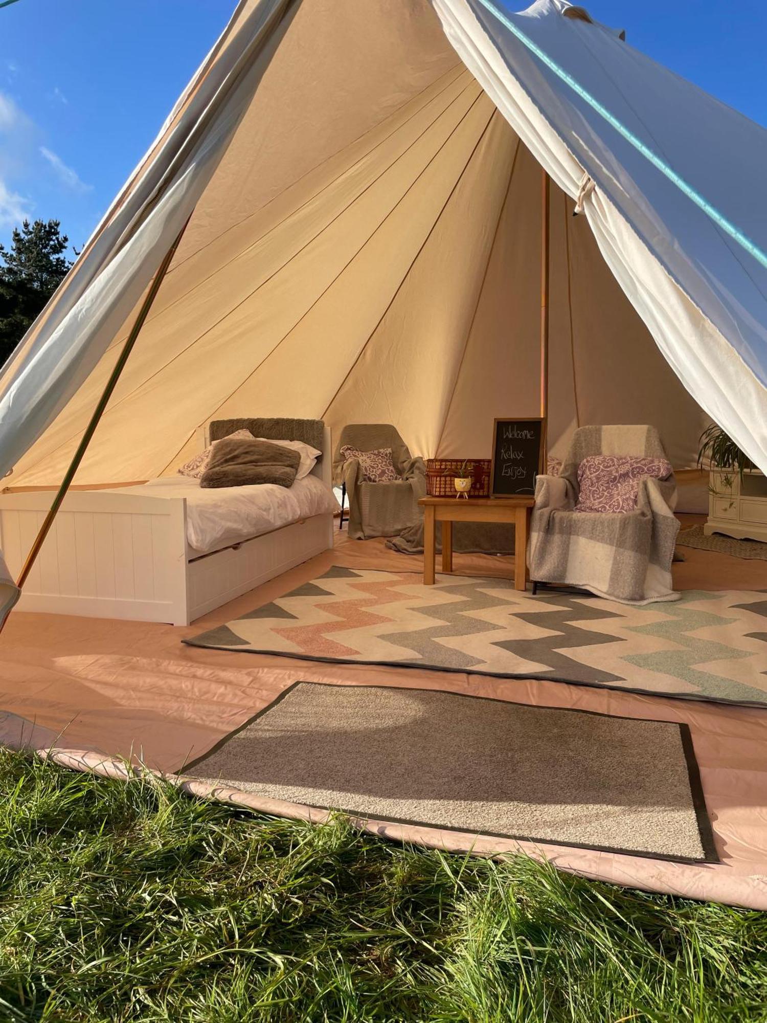 Trevena Cross Glamping & Camping ヘルストン エクステリア 写真